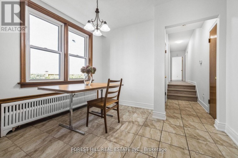 18 IRVINGTON CRESCENT, Toronto (Willowdale East), Ontario, M2N2Z1