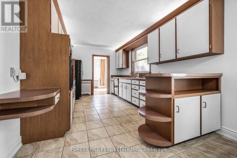 18 IRVINGTON CRESCENT, Toronto (Willowdale East), Ontario, M2N2Z1