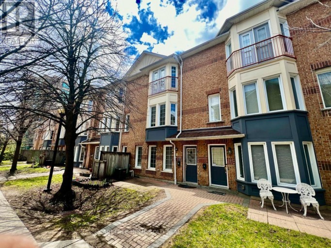 8 - 151 TOWNSGATE DRIVE, Vaughan (Crestwood-Springfarm-Yorkhill), Ontario, L4J8J7