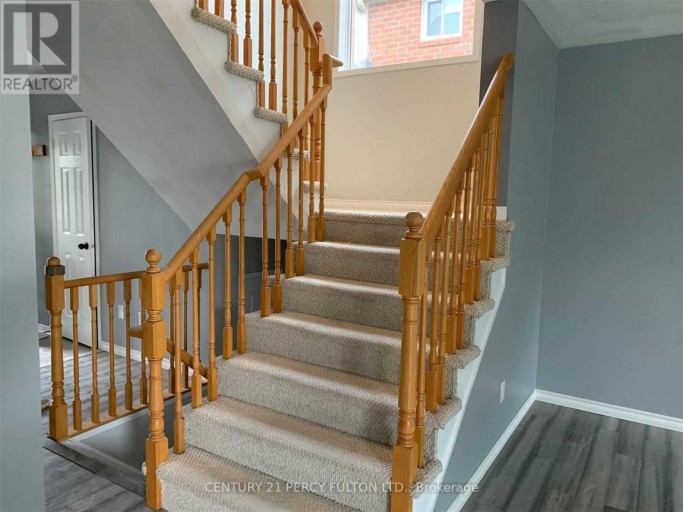 136 TUNBRIDGE ROAD, Barrie (Georgian Drive), Ontario, L4M6T1