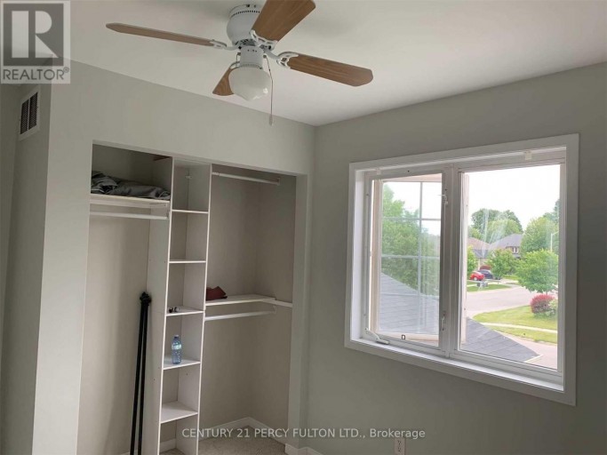 136 TUNBRIDGE ROAD, Barrie (Georgian Drive), Ontario, L4M6T1
