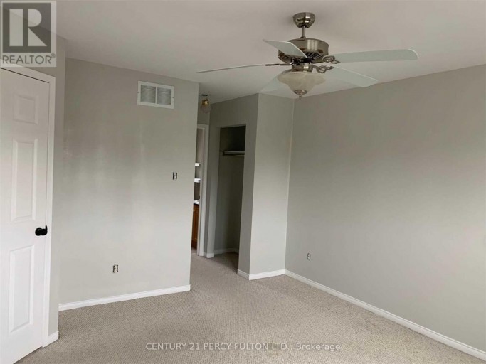 136 TUNBRIDGE ROAD, Barrie (Georgian Drive), Ontario, L4M6T1