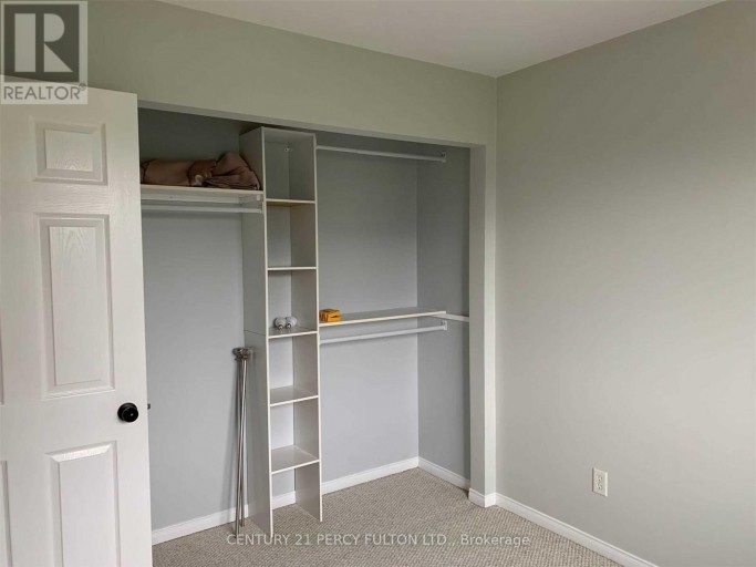 136 TUNBRIDGE ROAD, Barrie (Georgian Drive), Ontario, L4M6T1