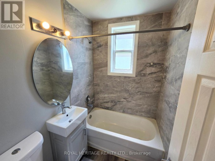 4 - 300 MONTRAVE AVENUE, Oshawa (Vanier), Ontario, L1J4S2