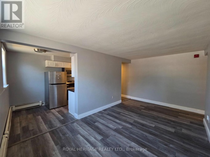 4 - 300 MONTRAVE AVENUE, Oshawa (Vanier), Ontario, L1J4S2