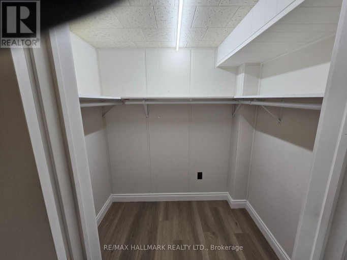 211 NORFOLK AVENUE, Richmond Hill (Harding), Ontario, L4S0B2