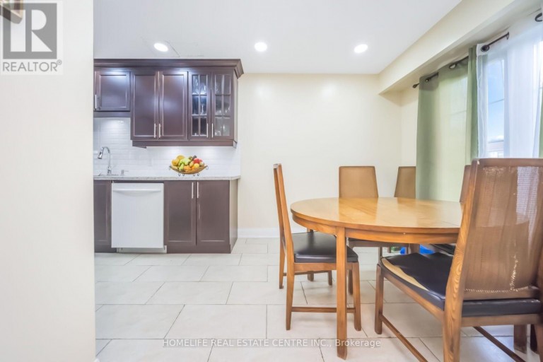 17 ASHFORD COURT, Brampton (Brampton North), Ontario, L6V3E2