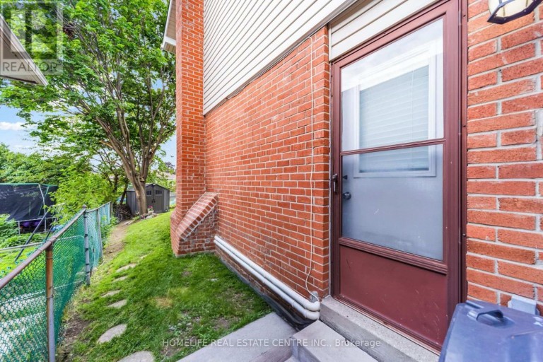 17 ASHFORD COURT, Brampton (Brampton North), Ontario, L6V3E2