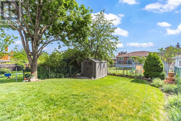 17 ASHFORD COURT, Brampton (Brampton North), Ontario, L6V3E2