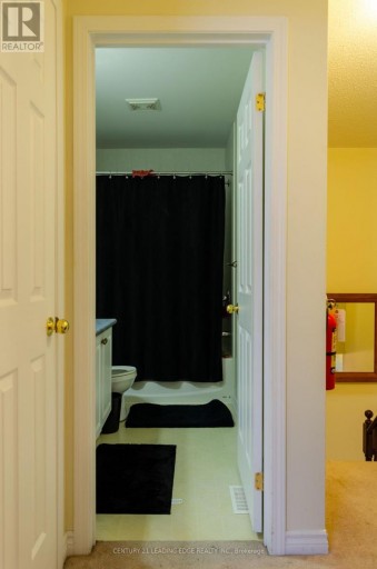 ROOM - 1218 MACINALLY COURT, Oshawa (Pinecrest), Ontario, L1K0B8