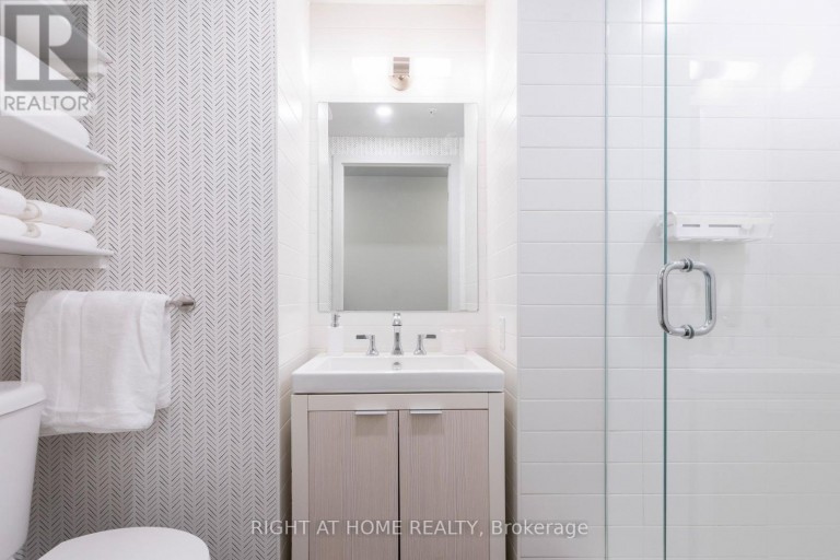 202 - 130 RUSHOLME ROAD, Toronto (Dufferin Grove), Ontario, M6H2Y7