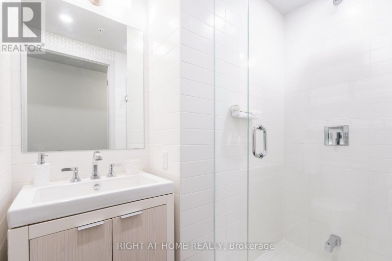 202 - 130 RUSHOLME ROAD, Toronto (Dufferin Grove), Ontario, M6H2Y7