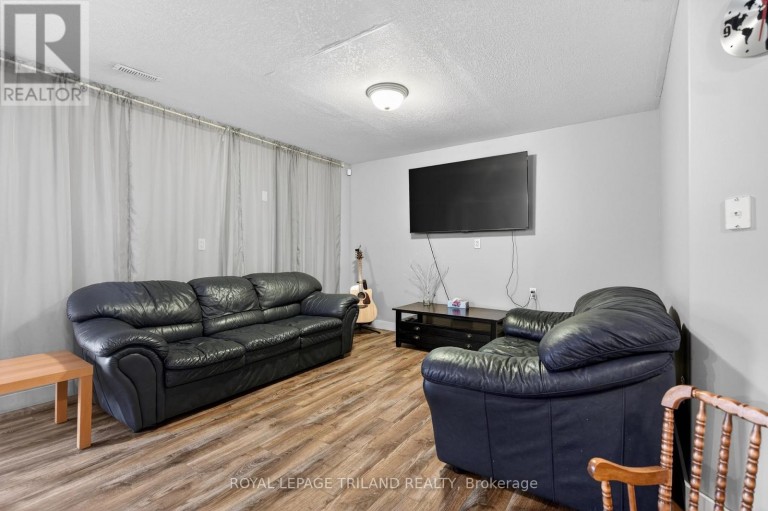24 EARLSCOURT TERRACE, Middlesex Centre (Kilworth), Ontario, N0L1R0