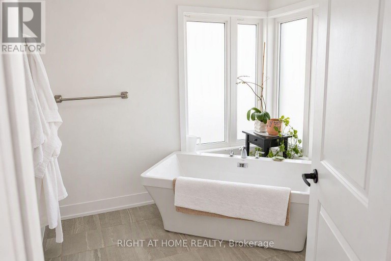 UPPER - 11707 TENTH LINE, Whitchurch-Stouffville (Stouffville), Ontario, L6B1A8