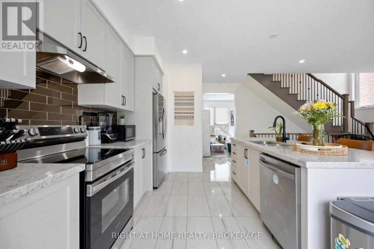 UPPER - 11707 TENTH LINE, Whitchurch-Stouffville (Stouffville), Ontario, L6B1A8