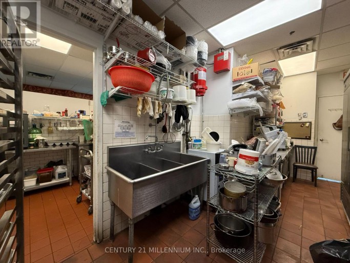 8 - 6740 DAVAND DRIVE, Mississauga (Northeast), Ontario, L5T2K9