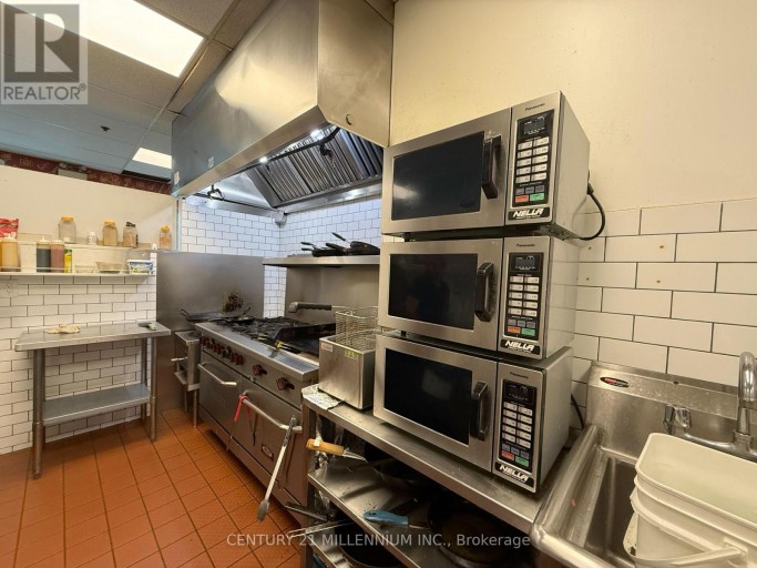 8 - 6740 DAVAND DRIVE, Mississauga (Northeast), Ontario, L5T2K9