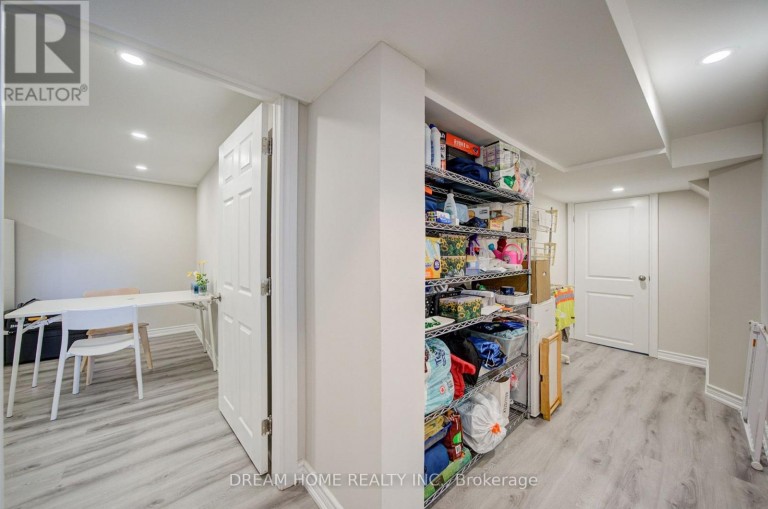 1323 SHAMIR CRESCENT, Mississauga (Erindale), Ontario, L5C1L2