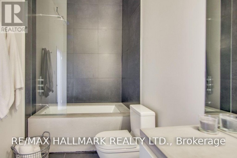 7 - 6 BARTLETT AVENUE, Toronto (Dovercourt-Wallace Emerson-Junction), Ontario, M6H3E8