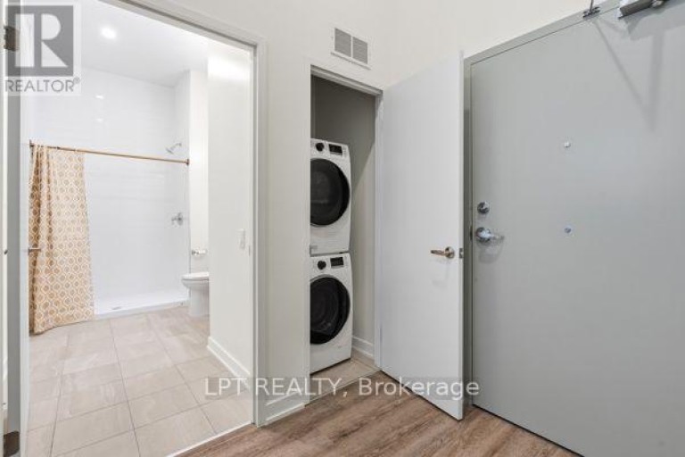 102 - 350 PRINCE CHARLES DRIVE S, Welland (Broadway), Ontario, L3C7B3