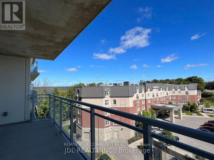 811 - 58 LAKESIDE TERRACE, Barrie (Little Lake), Ontario, L4M7B9
