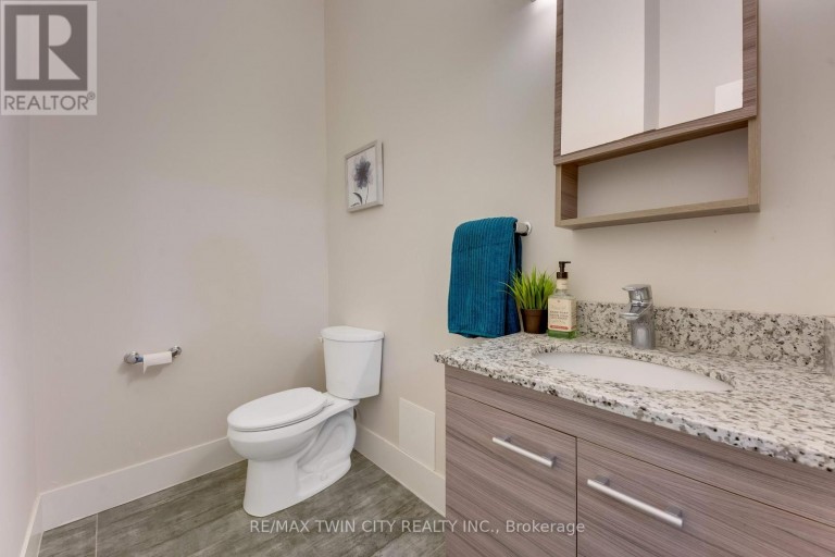 103 - 253 ALBERT STREET, Waterloo, Ontario, N2L3T7