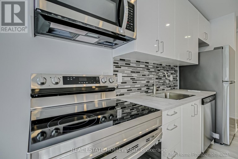 10 - 419 WOODBINE AVENUE, Toronto (The Beaches), Ontario, M4L3P7