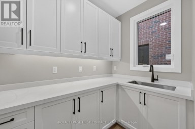 UPPER - 933 7TH LINE Innisfil (Alcona) Ontario photo 6