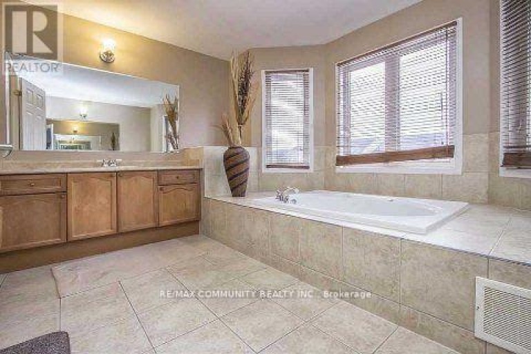 MAIN FLOOR - 11 HORSETAIL STREET, Markham (Cornell), Ontario, L6B1K3