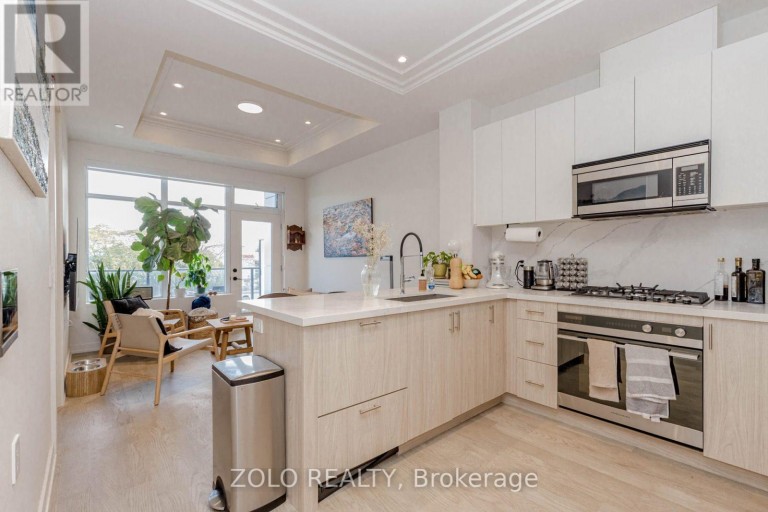 208 - 123 MAURICE DRIVE, Oakville (CO Central), Ontario, L6K2W6
