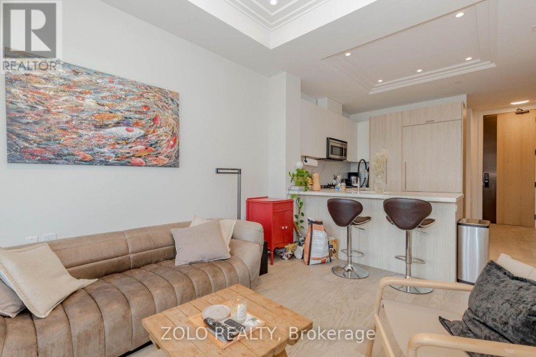 208 - 123 MAURICE DRIVE, Oakville (CO Central), Ontario, L6K2W6