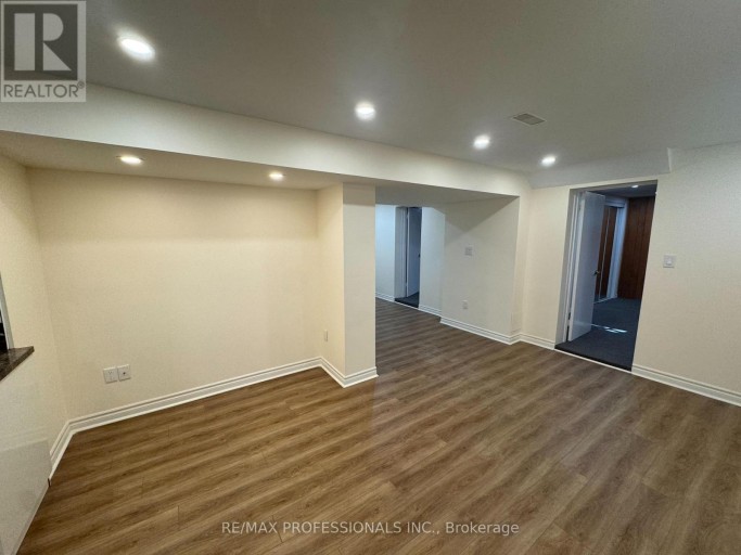BSMT - 102 PAULART DRIVE, Toronto (Islington-City Centre West), Ontario, M9B3V9