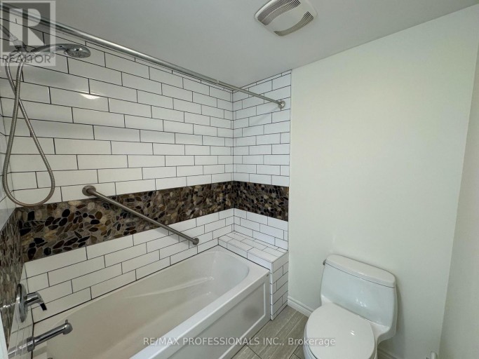 BSMT - 102 PAULART DRIVE, Toronto (Islington-City Centre West), Ontario, M9B3V9