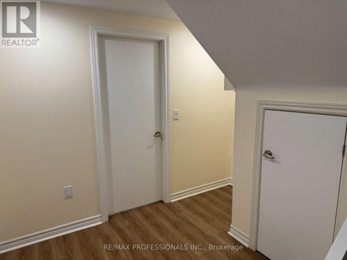 BSMT - 102 PAULART DRIVE, Toronto (Islington-City Centre West), Ontario, M9B3V9