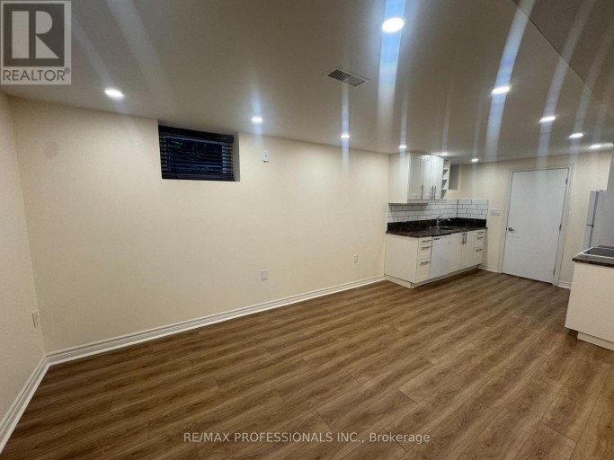 BSMT - 102 PAULART DRIVE, Toronto (Islington-City Centre West), Ontario, M9B3V9