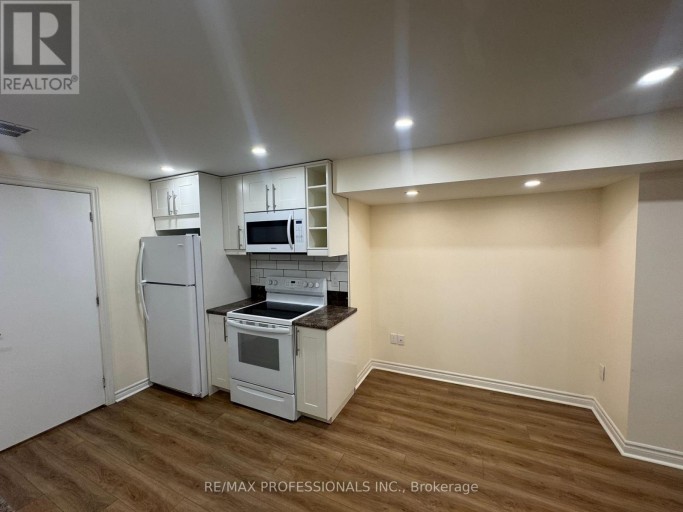 BSMT - 102 PAULART DRIVE, Toronto (Islington-City Centre West), Ontario, M9B3V9