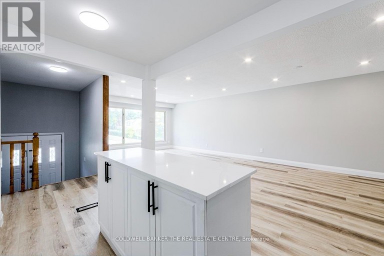 UPPER - 246 CHEROKEE BLVD BOULEVARD, Toronto (Pleasant View), Ontario, M2H2J7