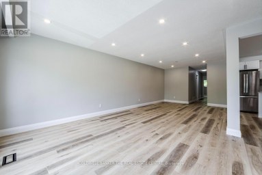 UPPER - 246 CHEROKEE BLVD BOULEVARD Toronto (Pleasant View) Ontario photo 7