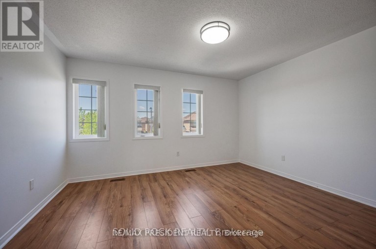 15 ROUNDSTONE DRIVE, Brampton (Credit Valley), Ontario, L6X0K7