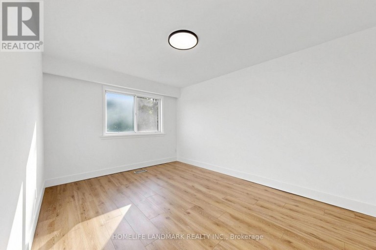 26 FENSIDE DRIVE, Toronto (Parkwoods-Donalda), Ontario, M3A2V3