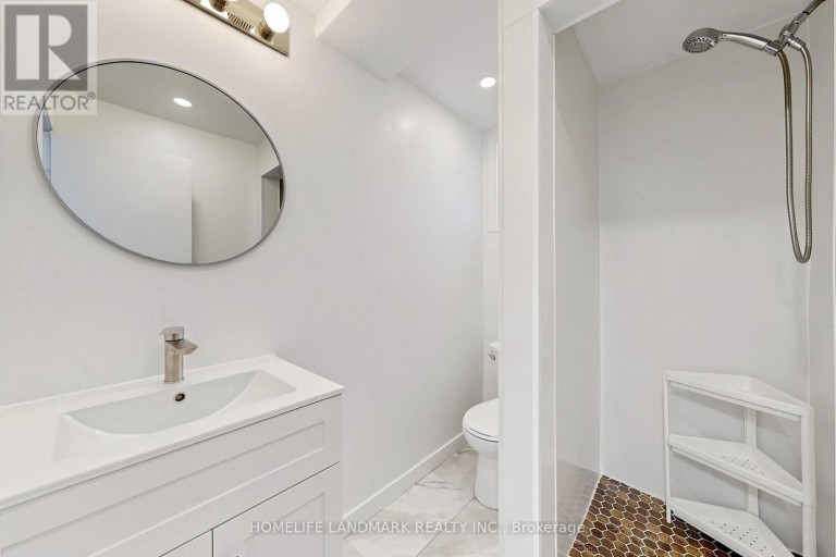 26 FENSIDE DRIVE, Toronto (Parkwoods-Donalda), Ontario, M3A2V3