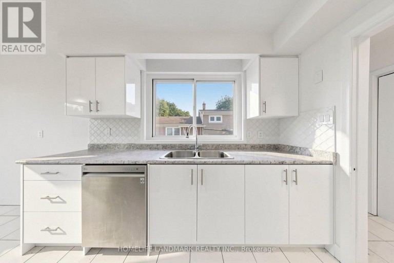 26 FENSIDE DRIVE, Toronto (Parkwoods-Donalda), Ontario, M3A2V3