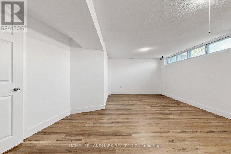 26 FENSIDE DRIVE, Toronto (Parkwoods-Donalda), Ontario, M3A2V3