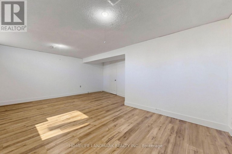 26 FENSIDE DRIVE, Toronto (Parkwoods-Donalda), Ontario, M3A2V3