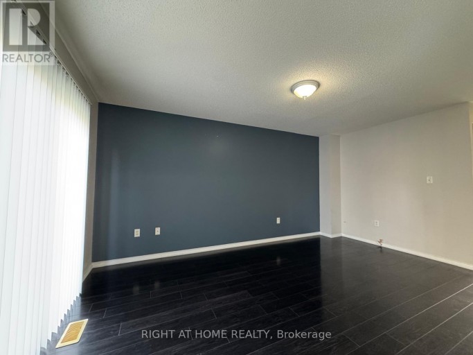 20 COURTNEY CRESCENT, Barrie (Painswick South), Ontario, L4N5S7