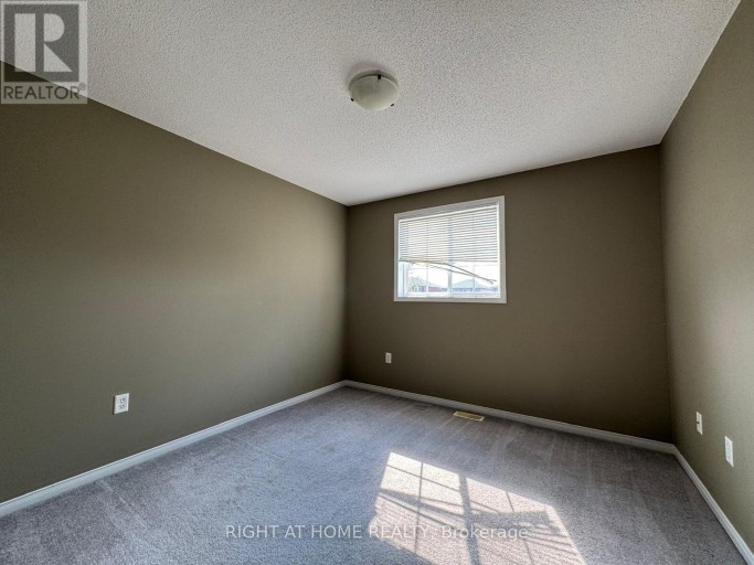 20 COURTNEY CRESCENT, Barrie (Painswick South), Ontario, L4N5S7