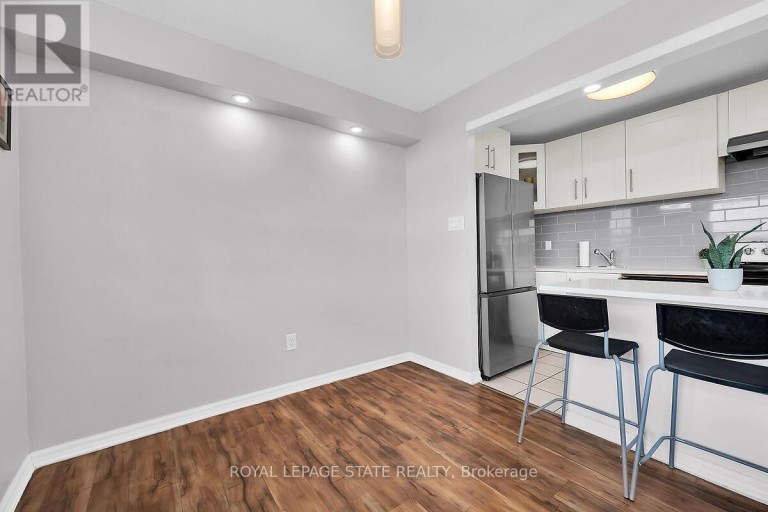 811 - 15 ALBRIGHT ROAD, Hamilton (Vincent), Ontario, L8K5J2