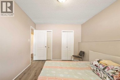 11268 6  SW Calgary Alberta photo 17