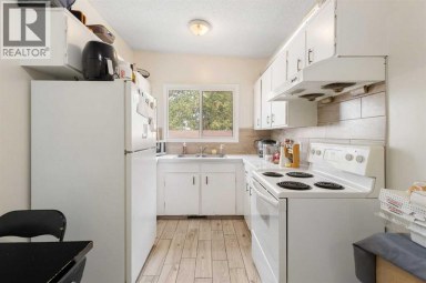 11268 6  SW Calgary Alberta photo 40