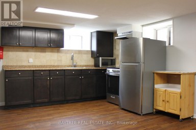 LOWER - 57 CARUS AVENUE Toronto (Wychwood) Ontario photo 3